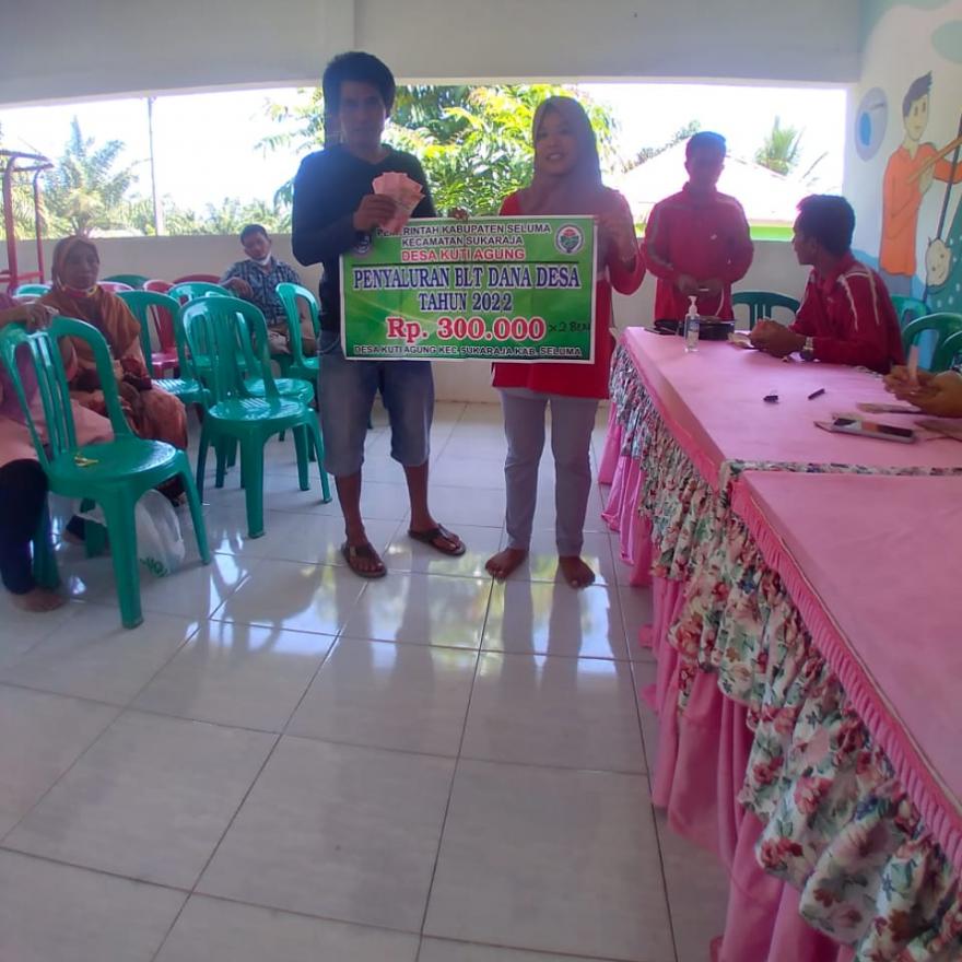 Penyaluran BLT-DD tahap 4,5 Desa Kuti agung, Kecamatan sukaraja ,kabupaten Seluma Tahun 2022